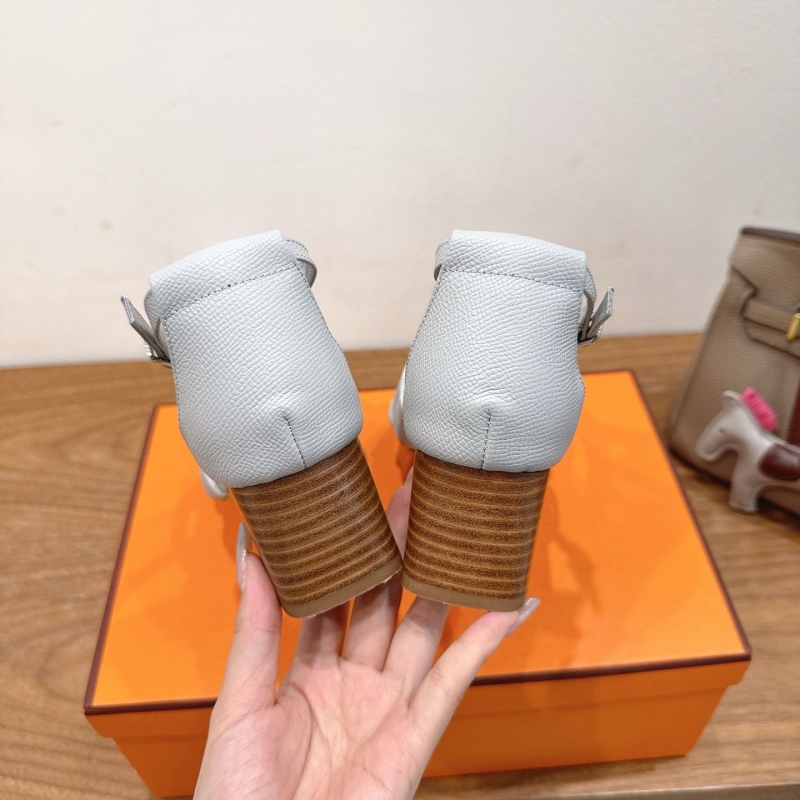 H**me5 sandals